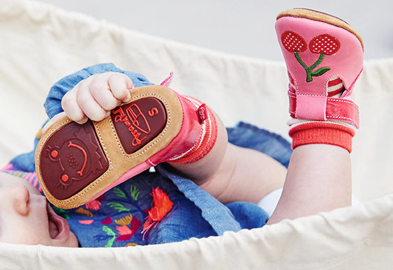 Krabbelschuhe Modell Cherry von Anna und Paul - zum Anbeißen!
