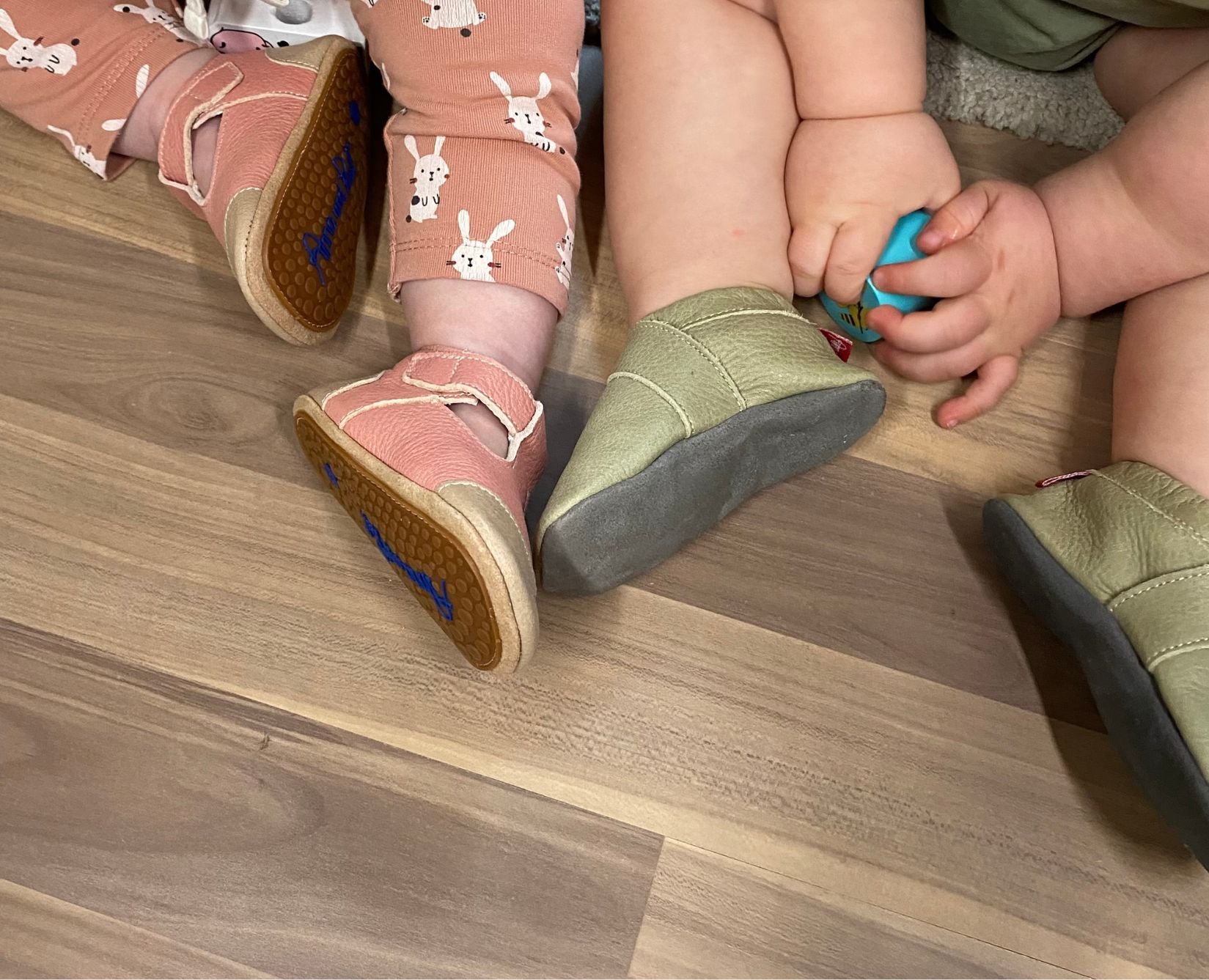 Neue farbenfrohe Kinderschuhe fürs Frühjahr